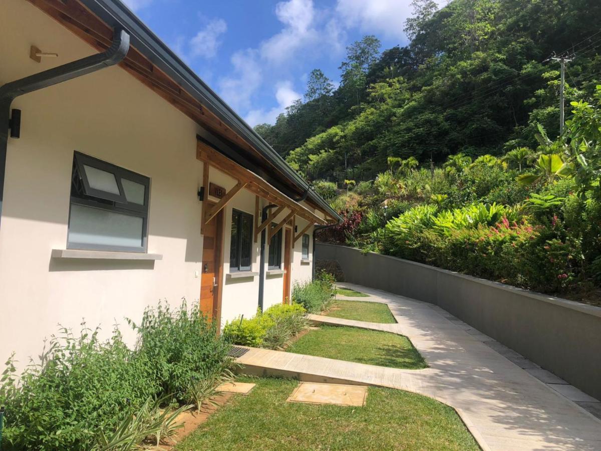Paradise Chalets Yoga & Wellness Takamaka Bagian luar foto