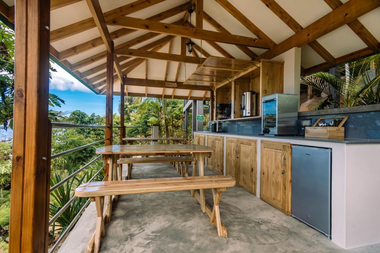 Paradise Chalets Yoga & Wellness Takamaka Bagian luar foto