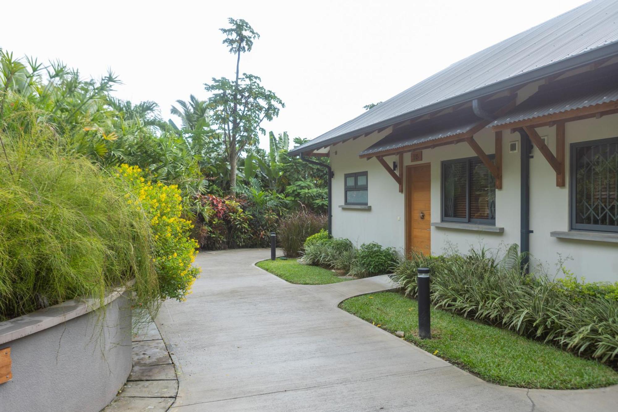 Paradise Chalets Yoga & Wellness Takamaka Bagian luar foto