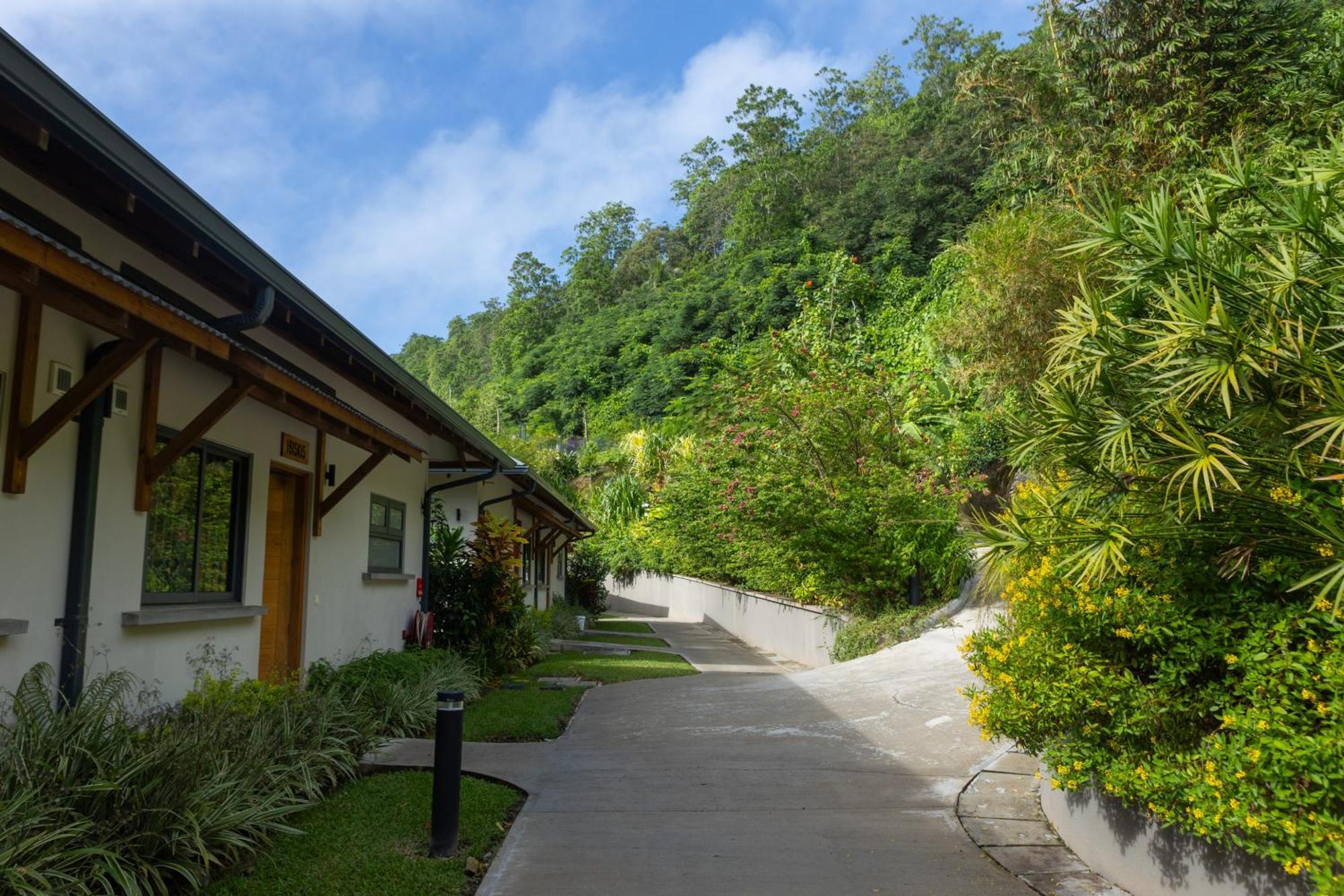 Paradise Chalets Yoga & Wellness Takamaka Bagian luar foto